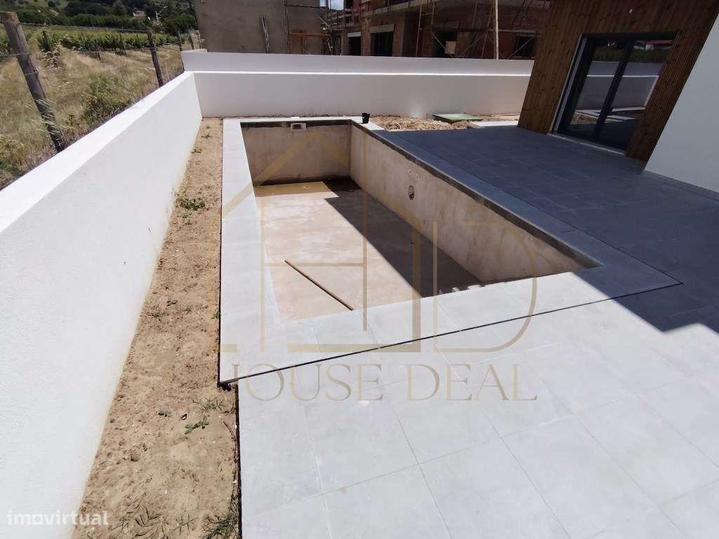 Magnífica Moradia T4 com Garagem e Piscina. Vendas de Azeitão-9