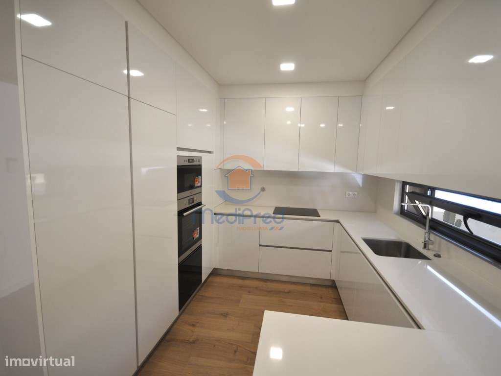 Moradia T4 NOVA em condomínio privado com piscina | Loures - Grande imagem: 5/60