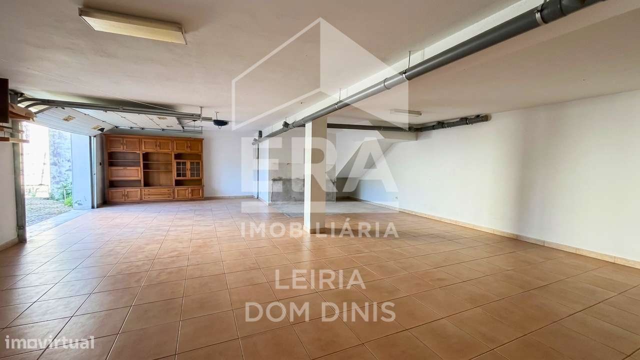 Moradia T4 localizada na zona de Lourais, Leiria-28