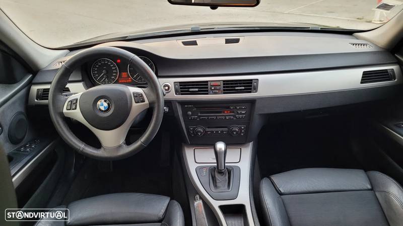 BMW 320 dA Exclusive - 23