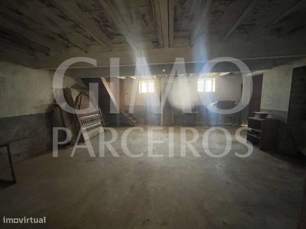 Moradia T4 para Remodelar em Oliveirinha + Terreno a poucos minutos...-15
