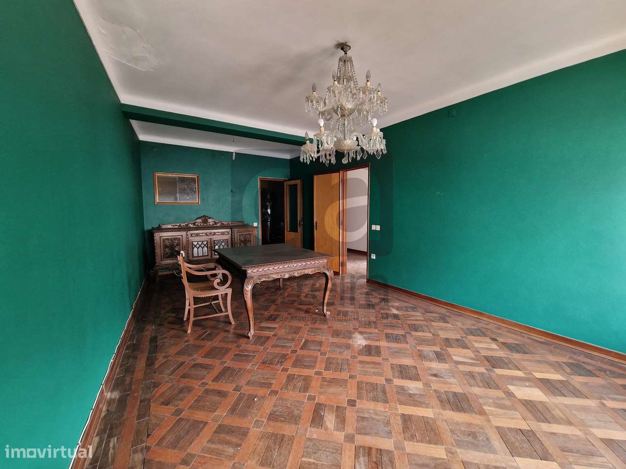 Moradia T4+2 em Almeirim com garagem e quintal-6