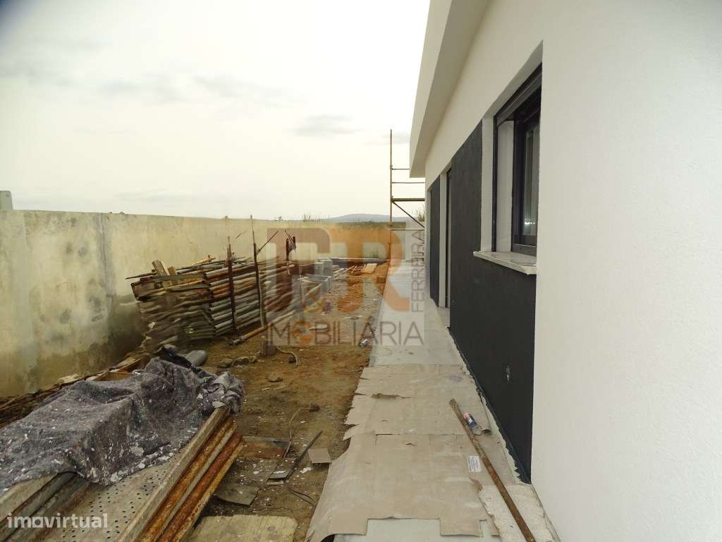 Moradia Isolada Térrea T4 com Garagem - Quinta do Anjo Palmela-21