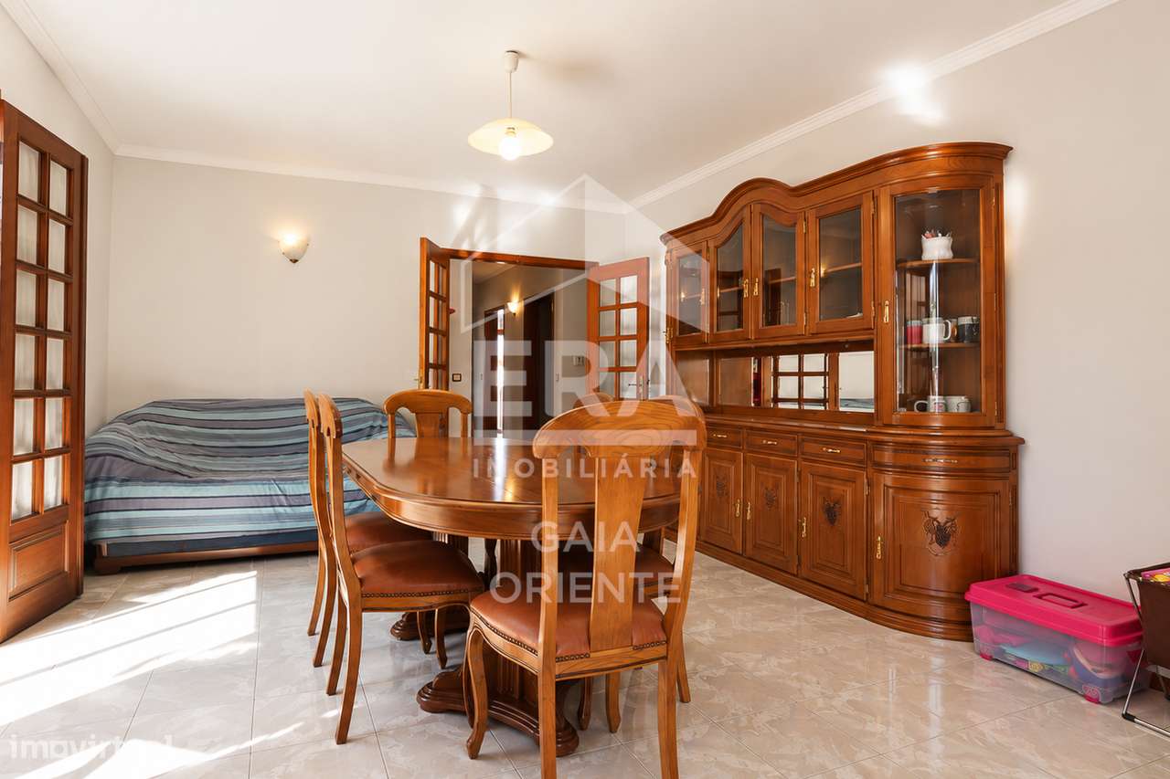 Moradia T4 Com Jardim e Garagem-8