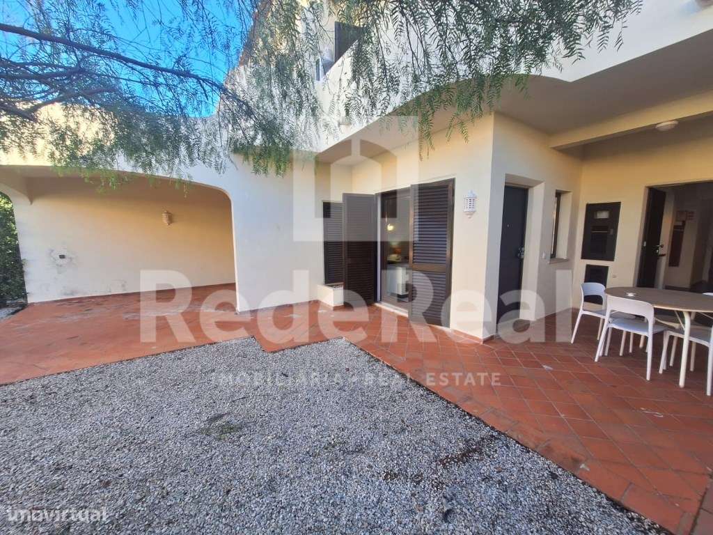 Moradia T3 + 1 com Boas Áreas em Lote de 300 m² - Centro de Albufeira-3