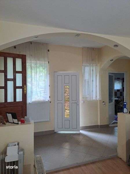 Casa si teren de vanzare - Imagine principală: 4/8