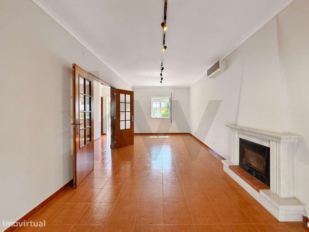 Moradia T3+1 com quintal, três pisos em Vila Nogueira de Azeitão-11