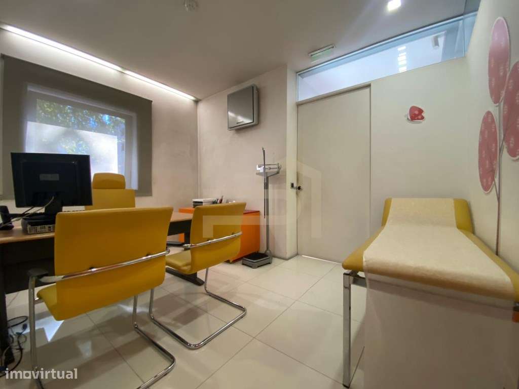 Loja de Rua com Garagem-6