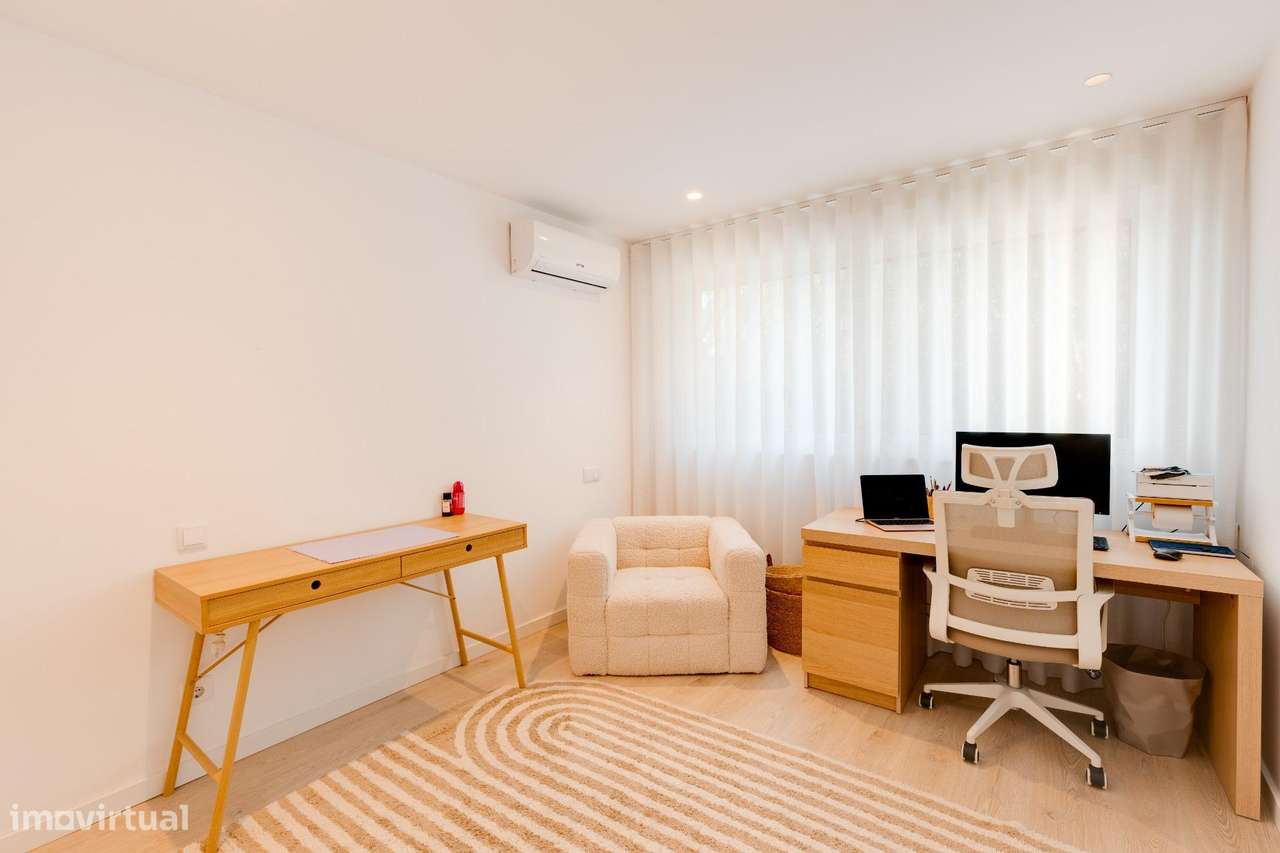 T4 com suite, elevador, garagem e Classe Energética A no centro...-12