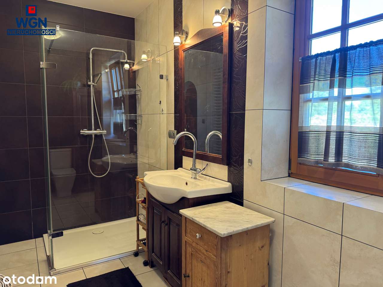 Klimatyczny dom drewniany z zadbanym ogrodem w Polanicy-Zdrój.-8