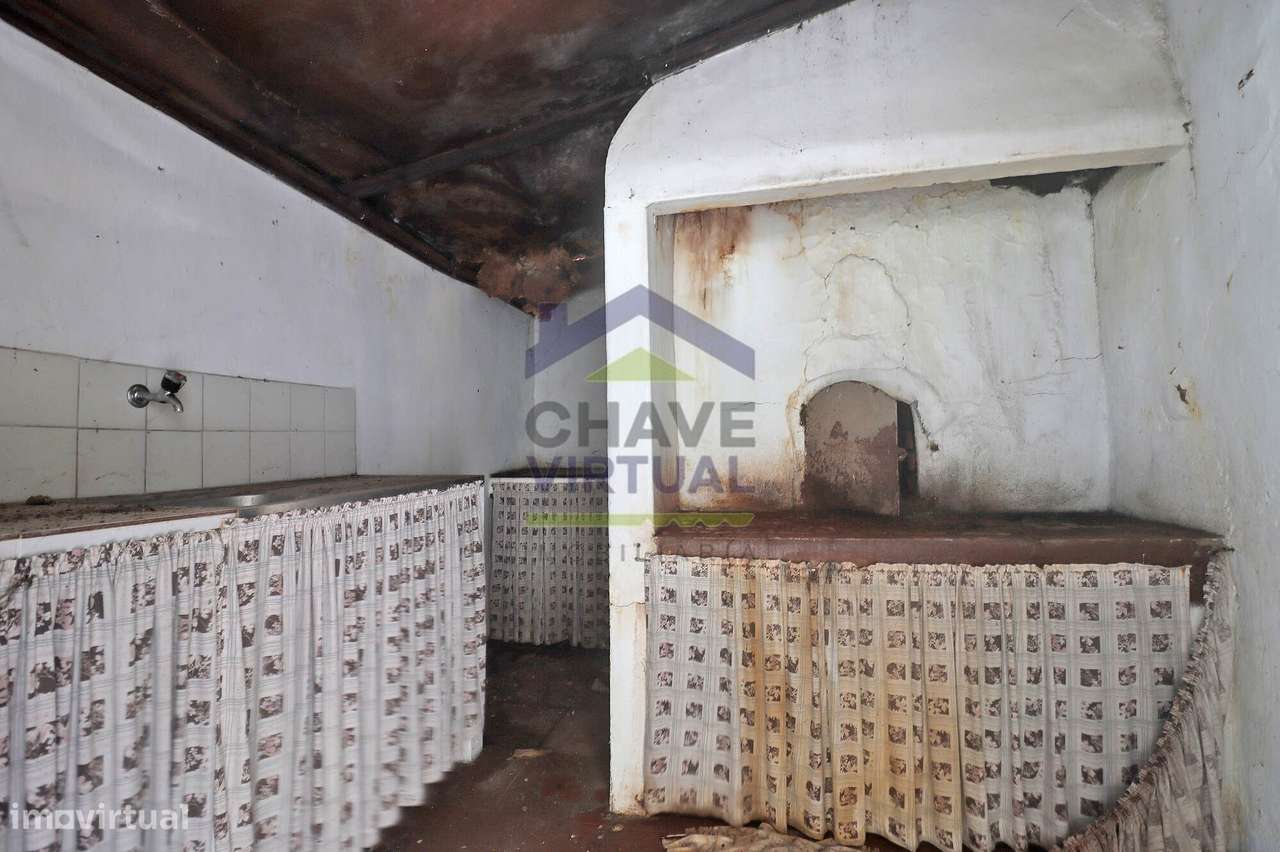 Moradia V2 com Terreno e Anexos - Bombarral - Delgada-12