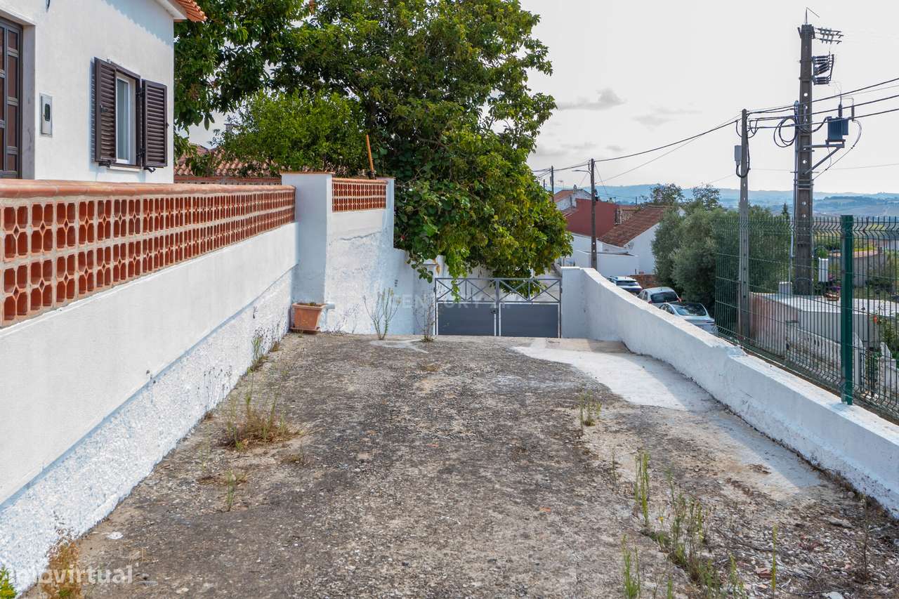 Moradia com Amplo Terreno em Alenquer - Oportunidade Única! - Grande imagem: 4/41