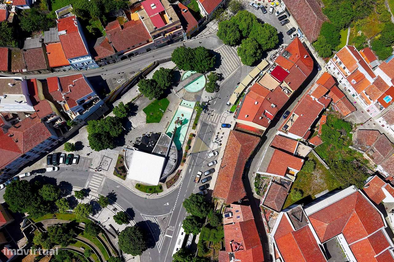 Edifício com Loja e Habitação, Charme, Investimento e Rendimento  no C-41