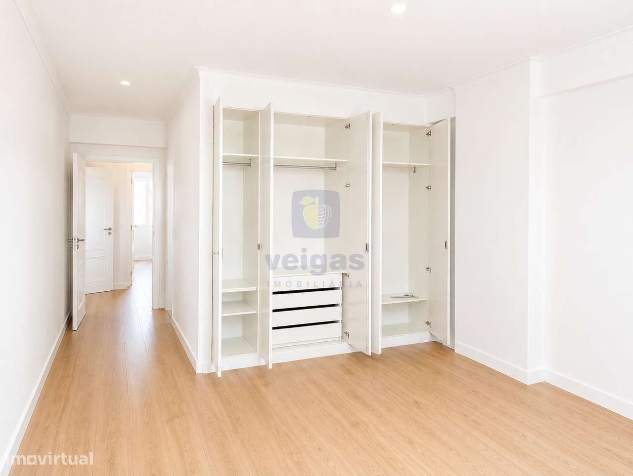 Apartamento T3 Remodelado c/estacionamento na Estrada da Luz-10