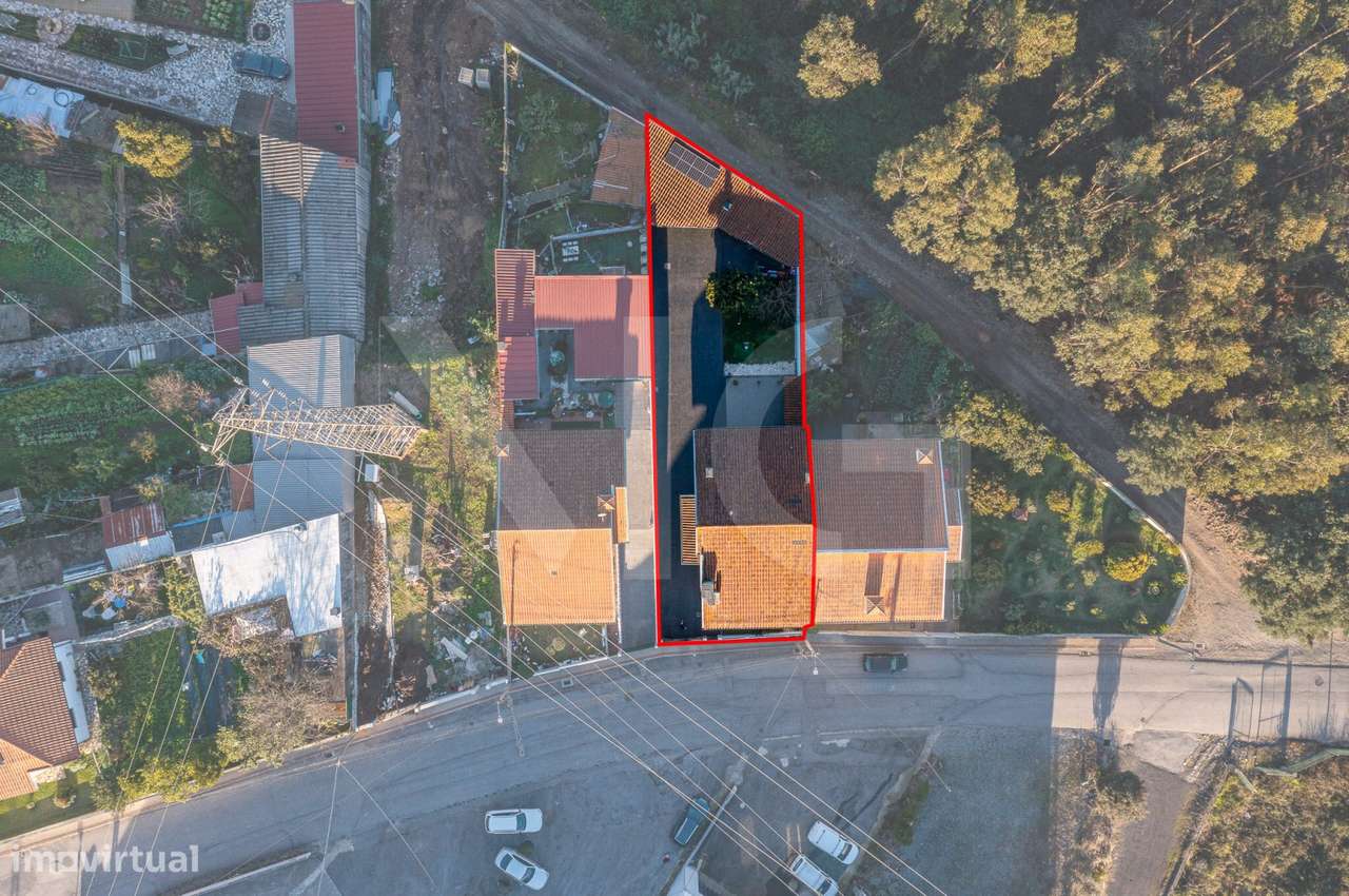 Moradia T4 com pátio, jardim e garagem em Covelas - Trofa-5