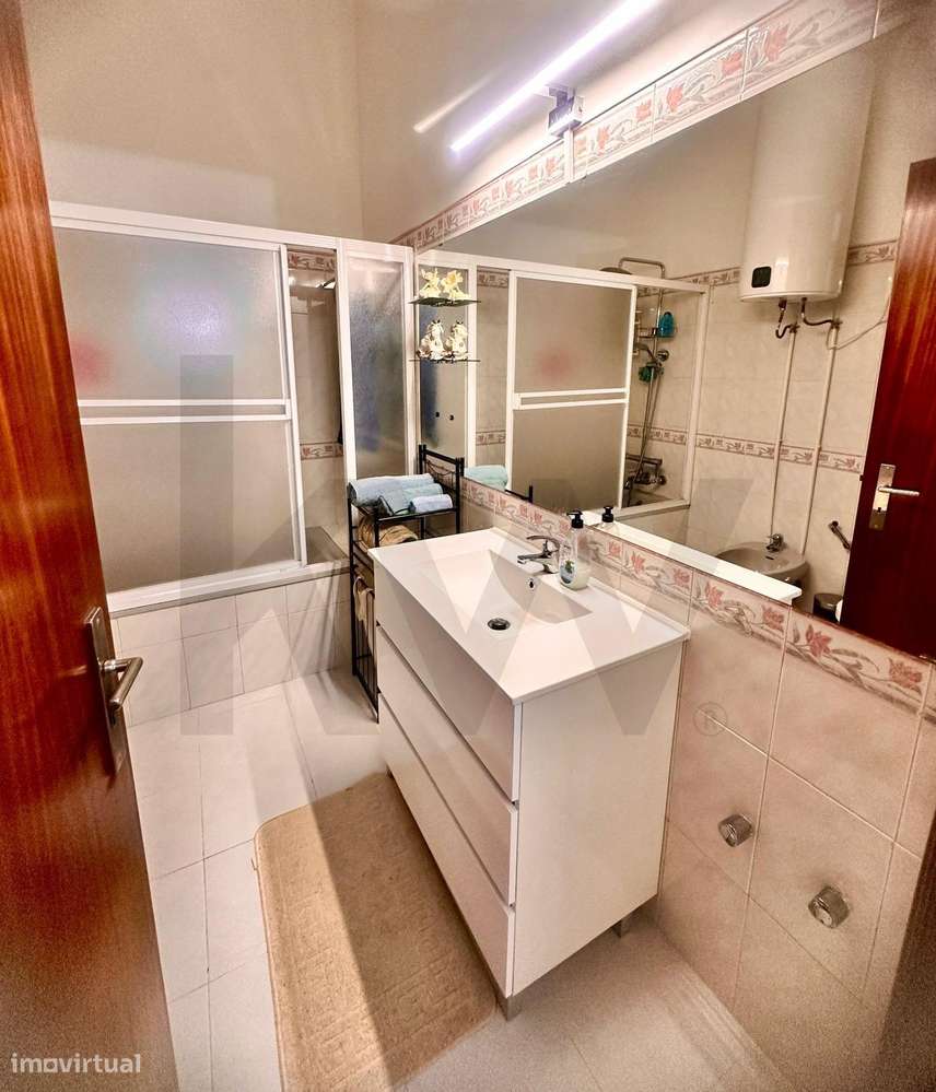 T4 no Último Piso com Terraço de 100m2 e Vista Panorâmica Deslumbrante-14