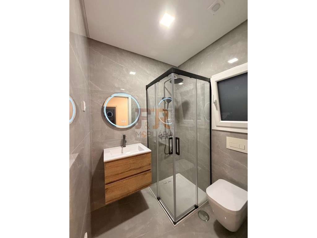 Moradia Geminada Gaveto T3 com Garagem Quinta do Conde-40