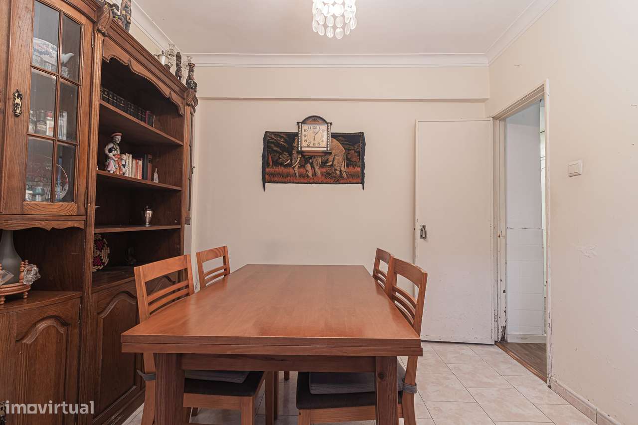 Apartamento T3 com Quintal na Amadora-7