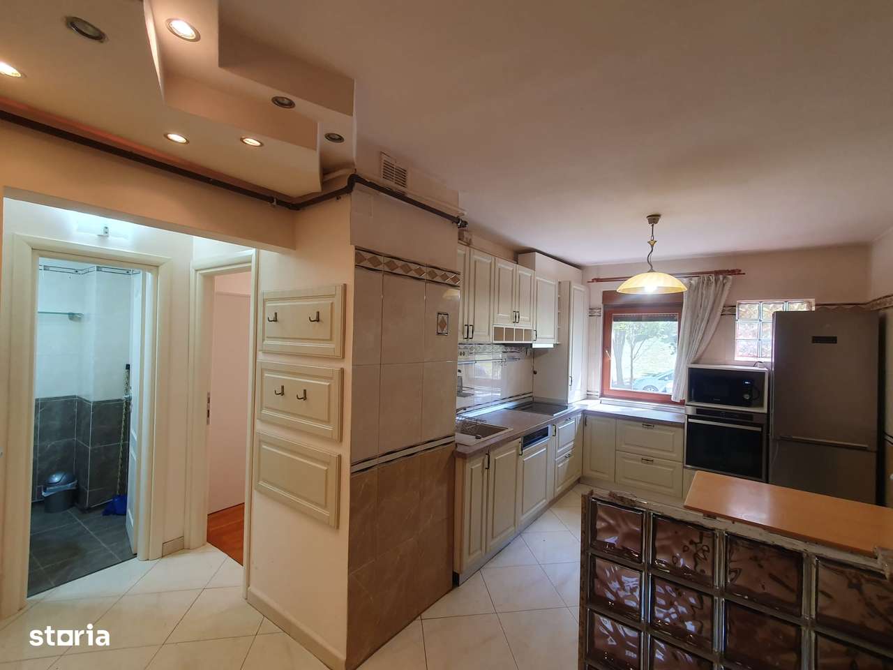 Inchiriez apartament cu 3 camere Malul Muresului