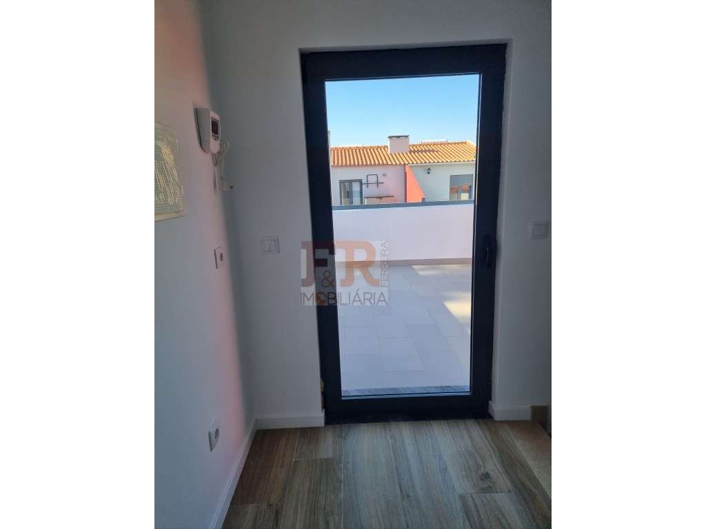 Moradia Geminada T3 com garagem e Terraço Quinta do Conde Sesimbra-45