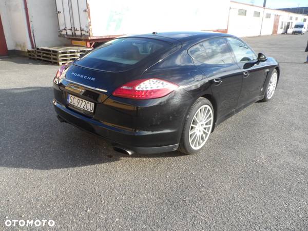 Porsche Panamera 4 Platinum Edition - 4