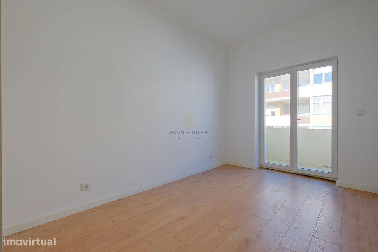 Apartamento T2 totalmente remodelado no centro de Almada-19