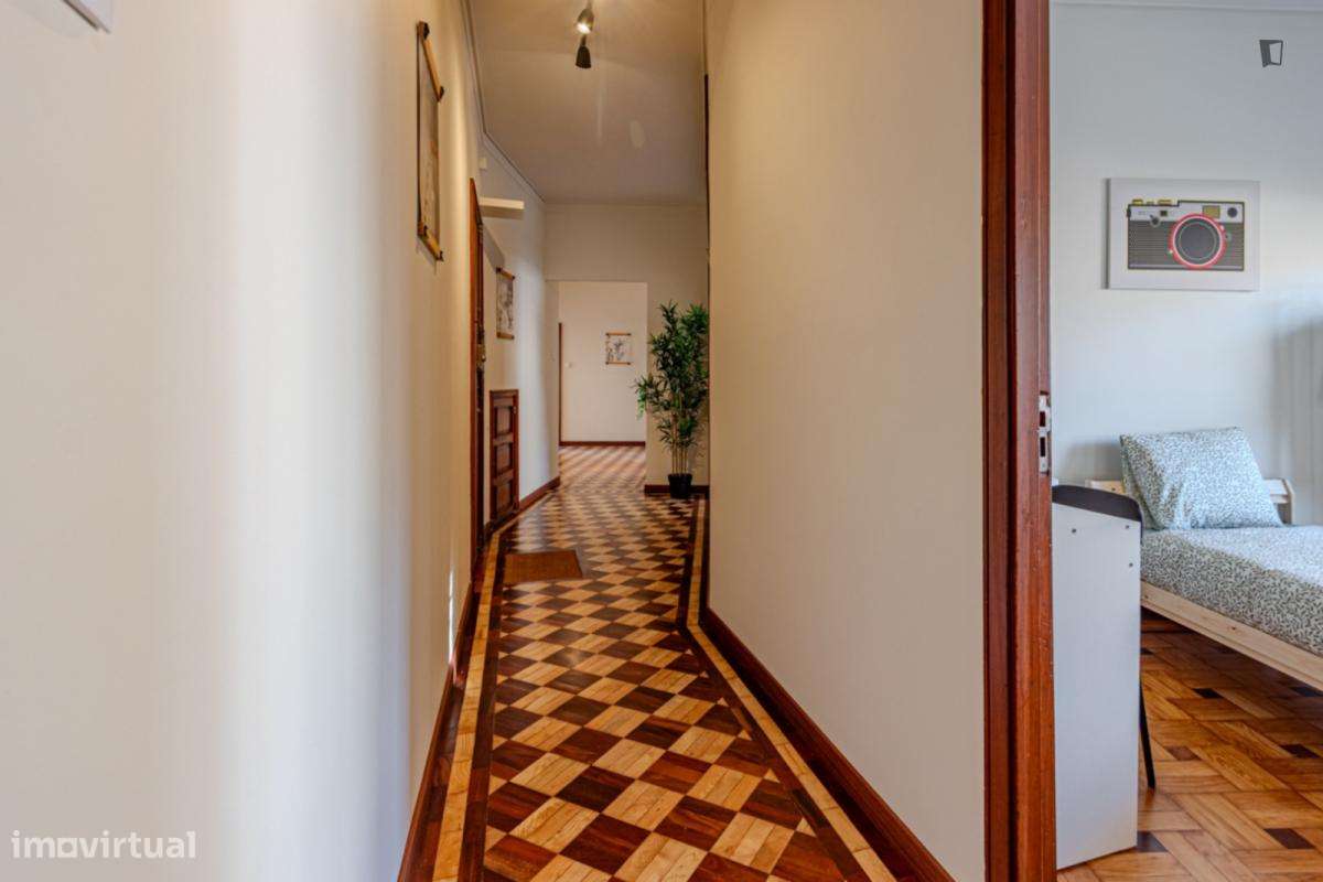 Quarto - localizado em Santo Ildefonso Porto - Grande imagem: 4/10