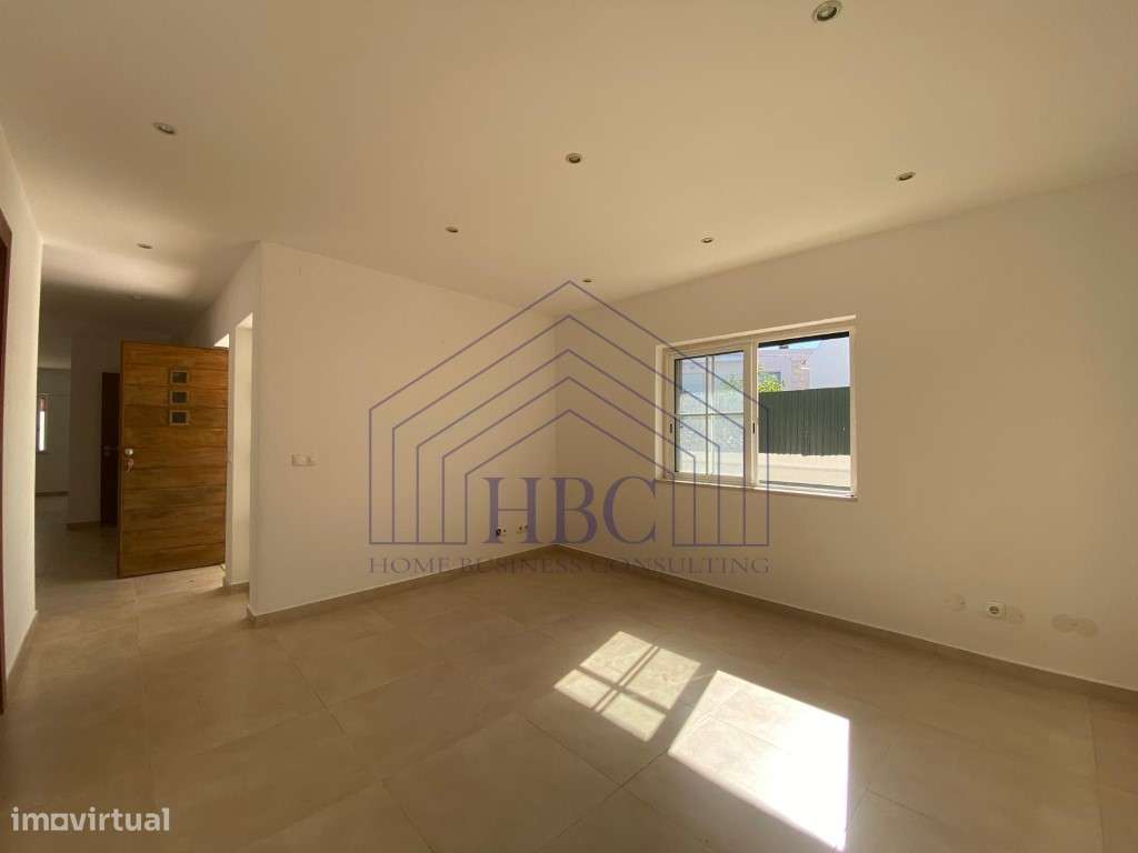 Moradia T4 com Amplo Jardim e Potencial de Remodelação em Alcabidec...-13