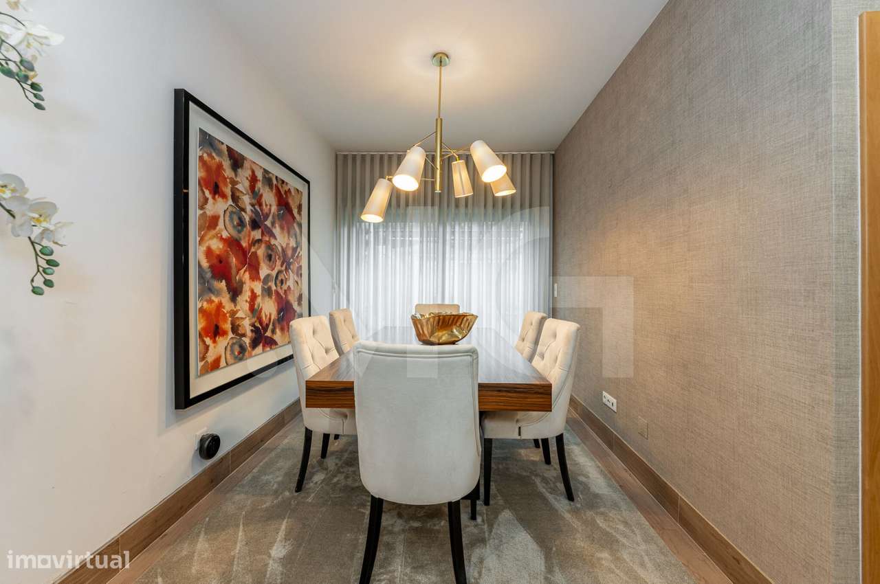 Moradia T3 com pátio, anexos e garagem em Paranhos - Porto-13