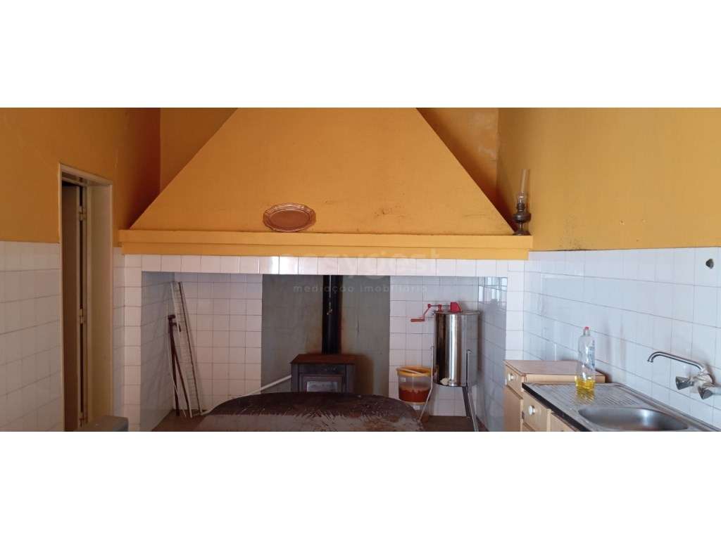 Moradia T4+2 com quintais e garagem no centro da aldeia de Baleizão - Grande imagem: 2/12