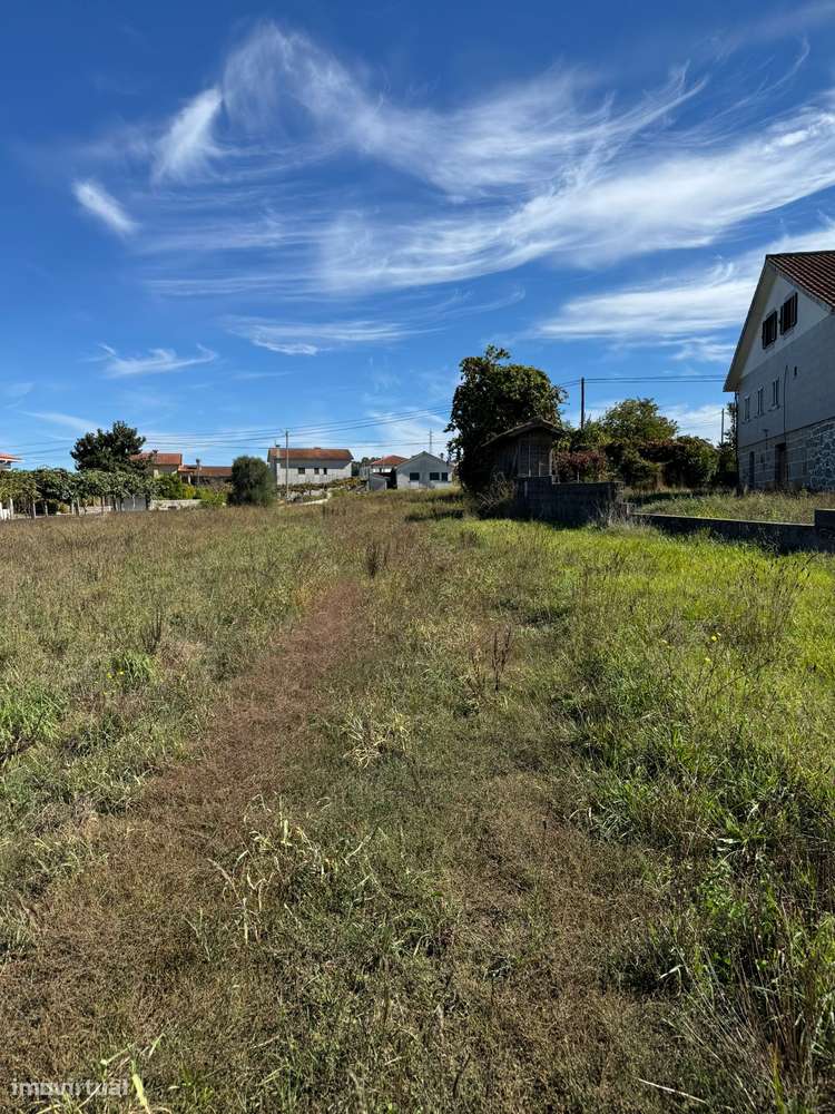 Moradia T5 em Beiral do Lima com terreno-12