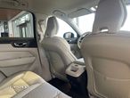 Volvo XC 60 B4 MHEV AT AWD Plus Dark - 13