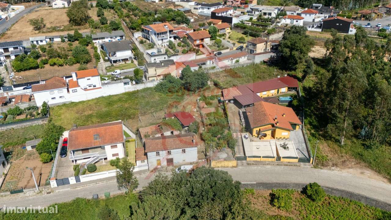 2 Moradias para restaurar, inseridas em um terreno de 2962m2, em Sandi-23
