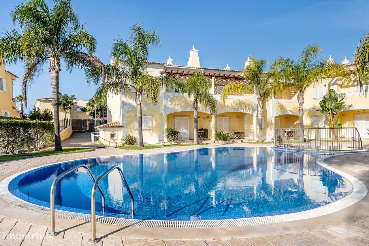 Apartamento T2 com 2 lugares na garagem, Jardim e piscina em Albufeira - Grande imagem: 2/43