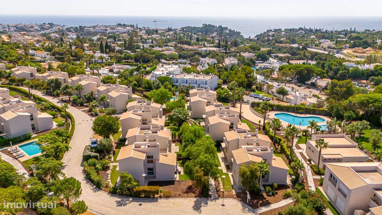 Moradia de Luxo em Condomínio Exclusivo com Piscinas no Carvoeiro-57