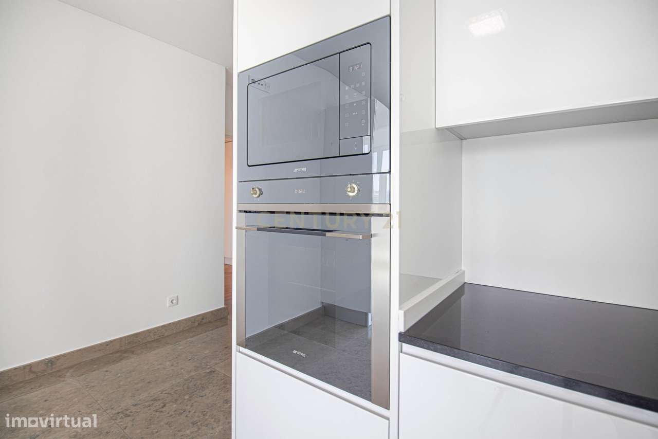 Apartamento T4 +1 com 272 m2 Vista Panorâmica em Lisboa e 3 Lugares de-9