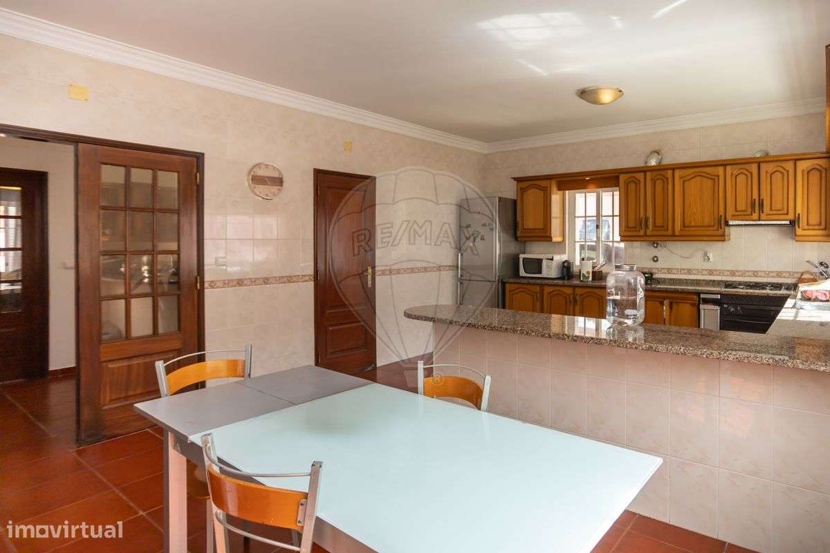 Moradia T4 em Quinta do Anjo-23