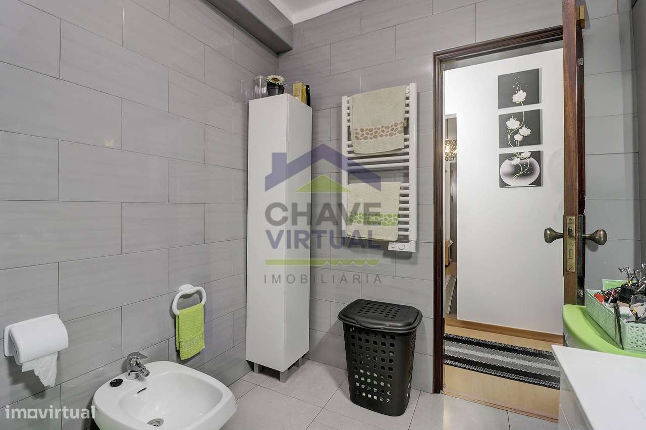 Apartamento T3 com Sótão Amplo - Centro Bombarral-35