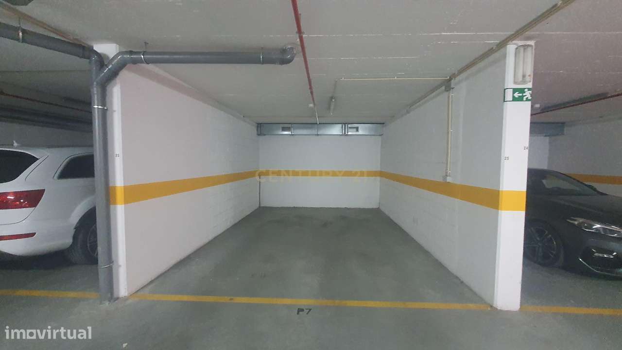 Apartamento T4 +1 com 272 m2 Vista Panorâmica em Lisboa e 3 Lugares de-39