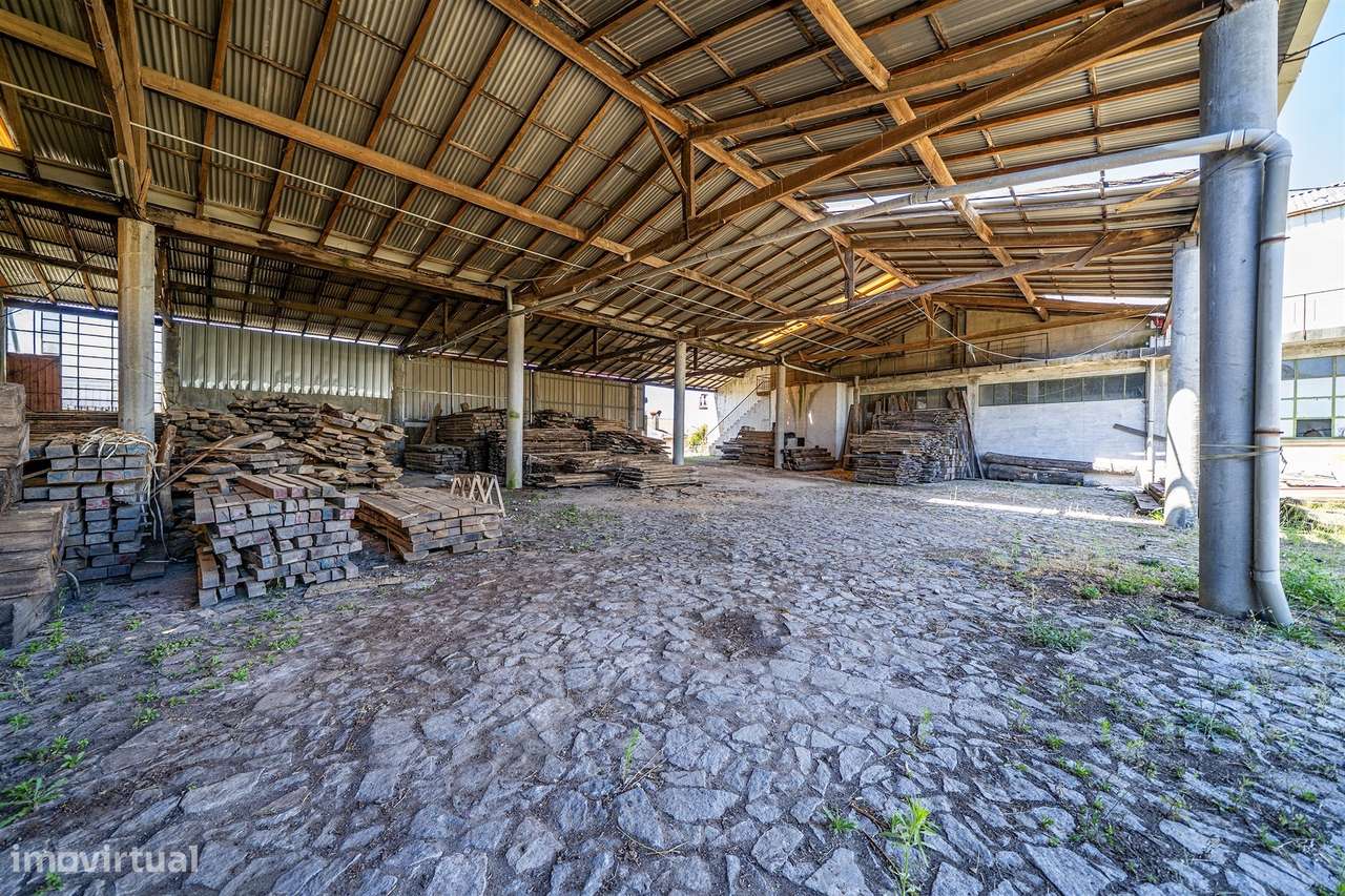 Conjunto de Pavilhões Industriais para Reabilitação | Parada de Tibães-19