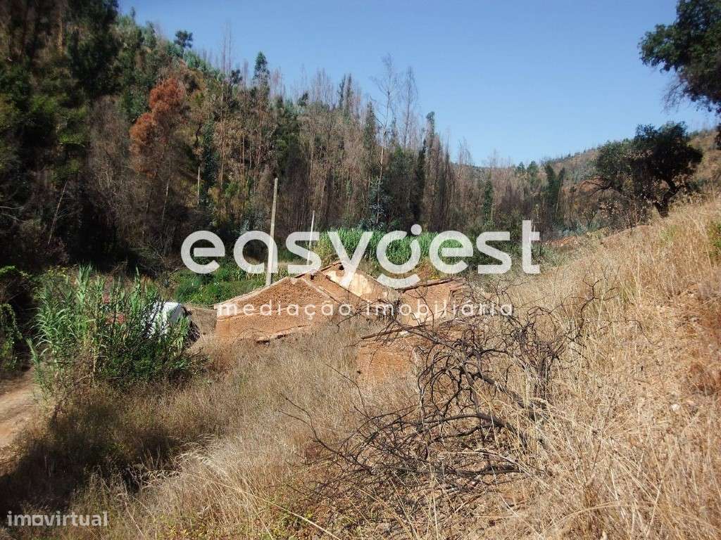 Monte C/ ruína em Monchique junto ao Parque do Barranco dos Pisões - Grande imagem: 2/10