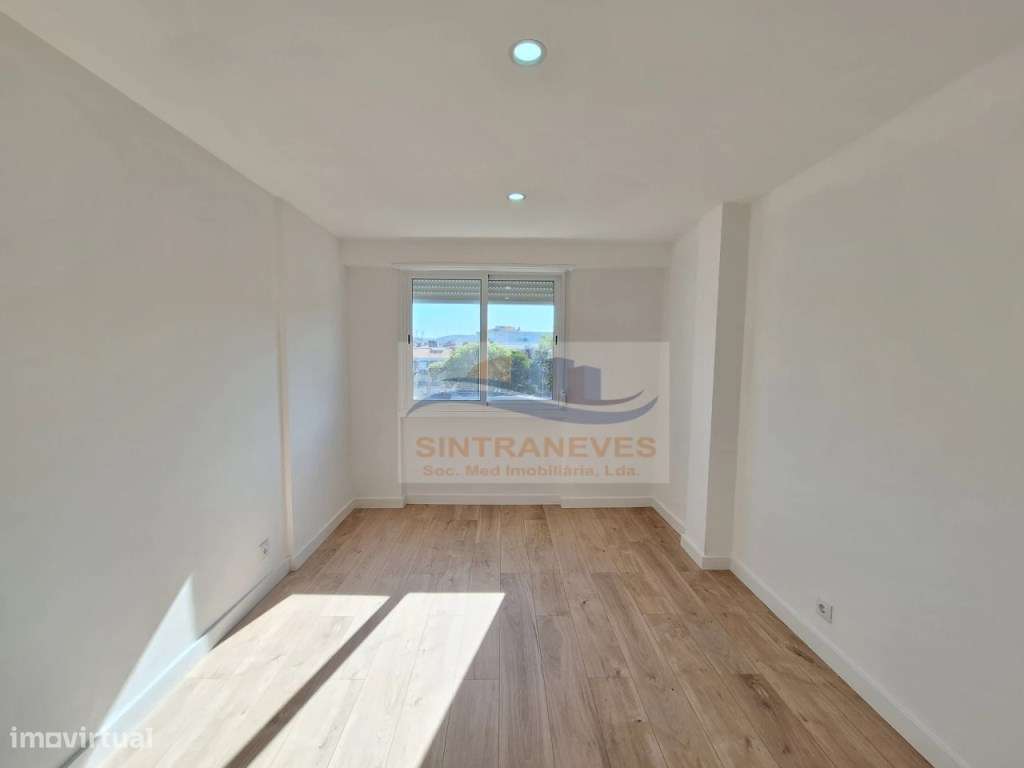 Apartamento T2 totalmente remodelado na Praceta Infante Dom Pedro-1