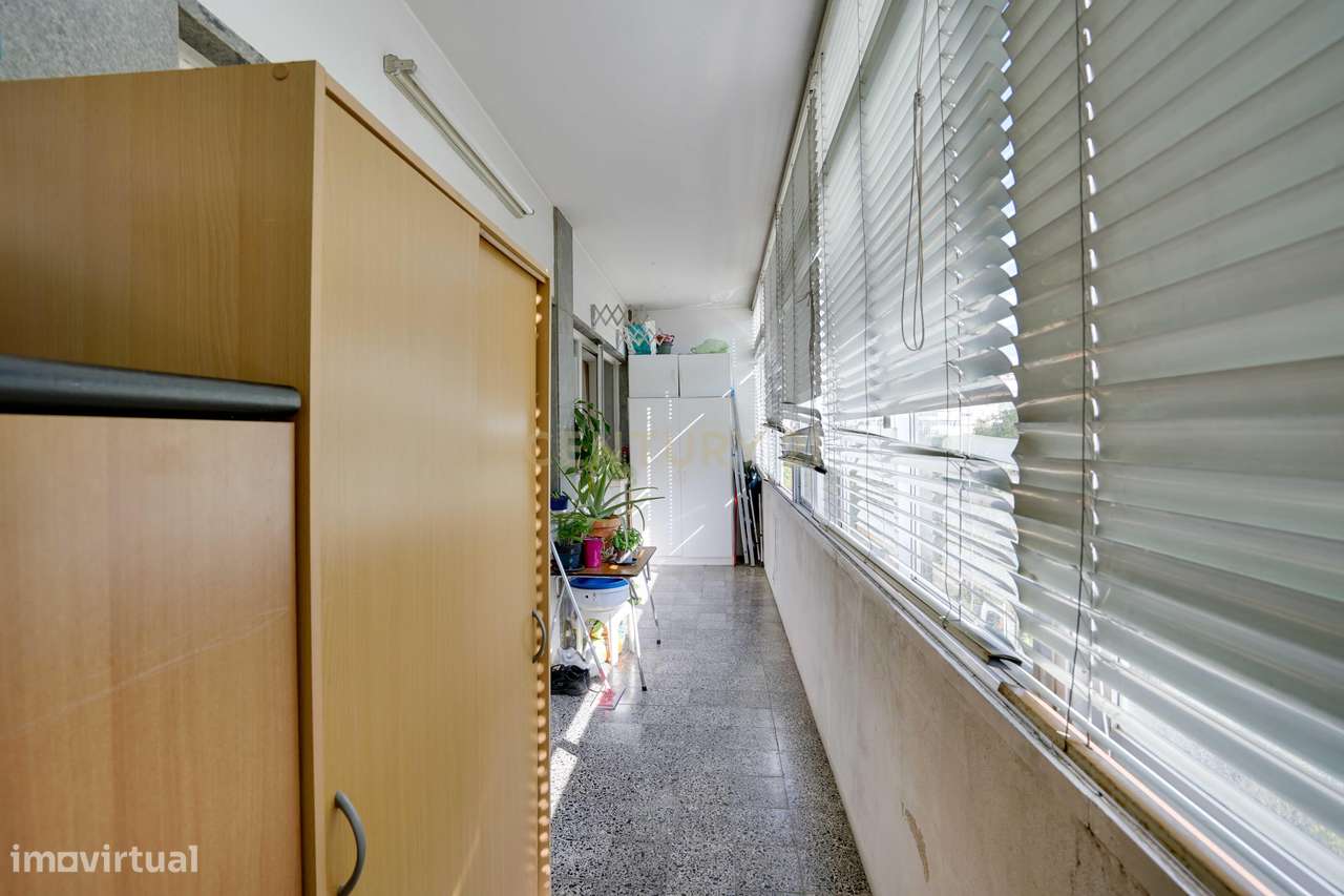 Apartamento T3 pleno de luminosidade em zona premium de Benfica-9