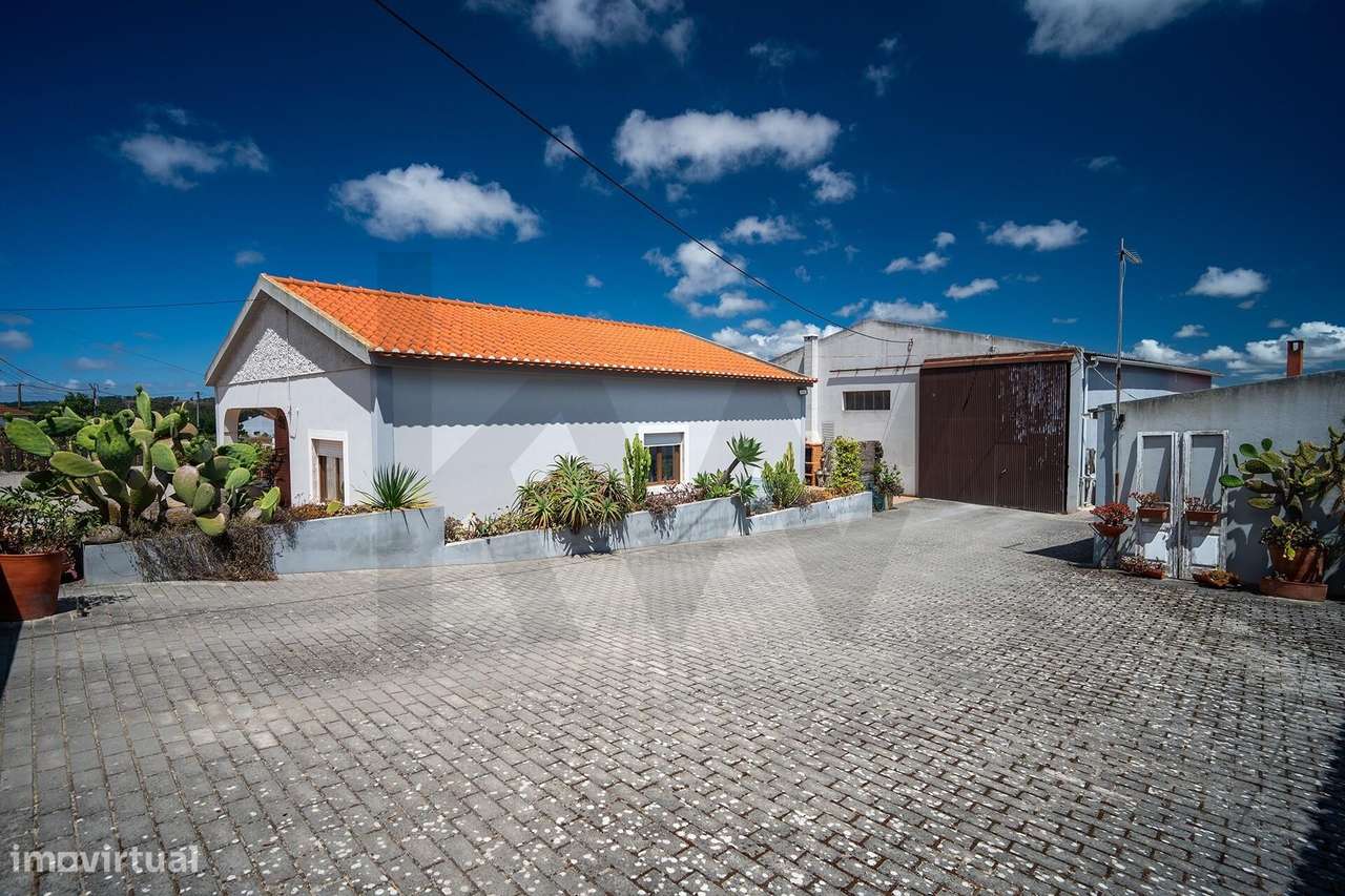 Moradia T3 com Pavilhão de 198 m2 e Terreno de 976 m2 | Fonte Grada, T-2