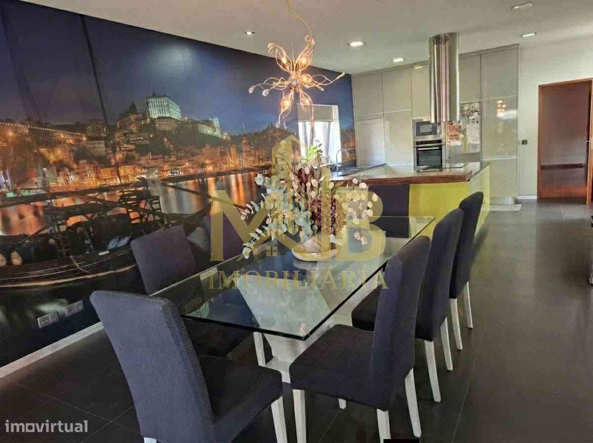 T4 com varanda, jardim e excelente localização - Grande imagem: 3/9