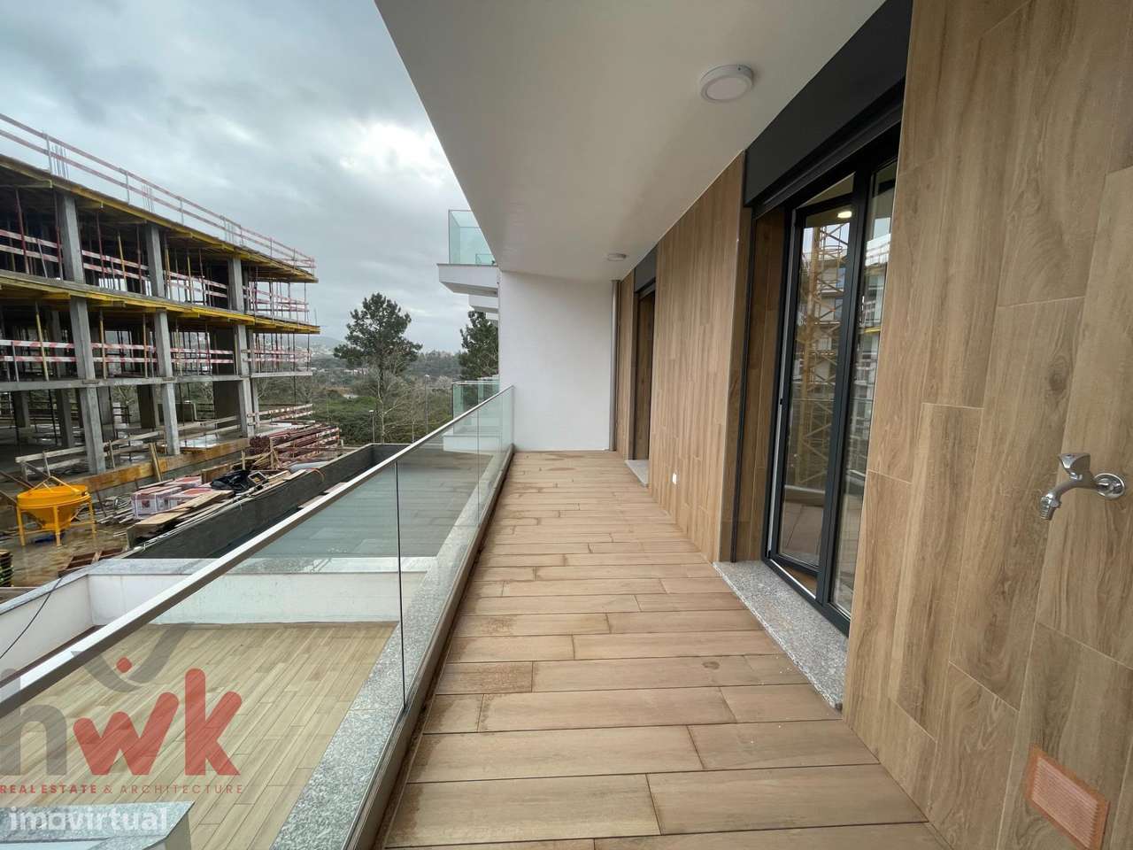 T2 Novo (2025) com 2 Suítes, Terraço e Garagem Box-26