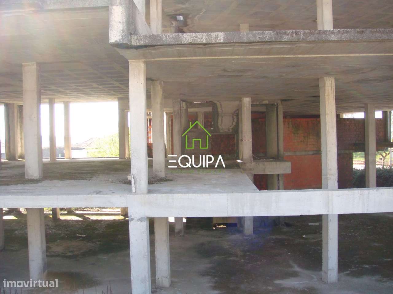 Prédio em Construção em Vila Nova de Paiva - Viseu - Em Frente a EB-21