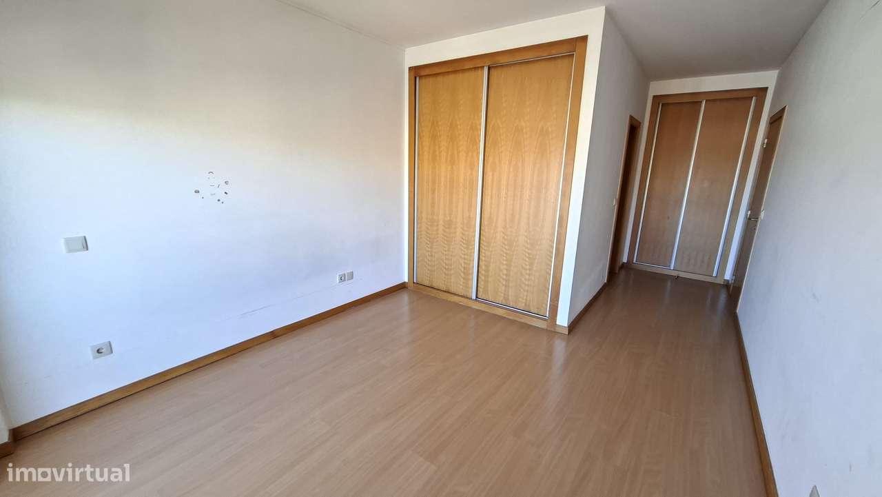 Apartamento T3 com 206m2  Box e 1 lugar estacionamento Pinhal Novo-12