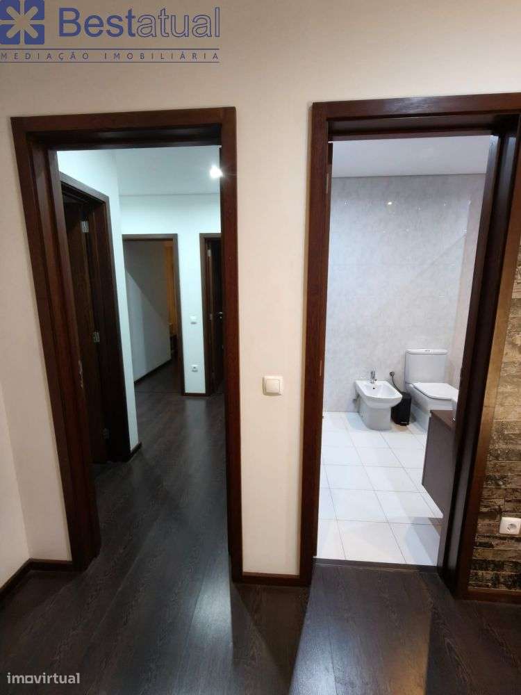 T4 com 186 m2 + Terraço com 186 m2 - Junto ao Centro-26