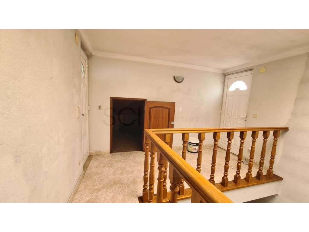 Moradia T3 +1 independente com garagem e piscina em Sesimbra-28